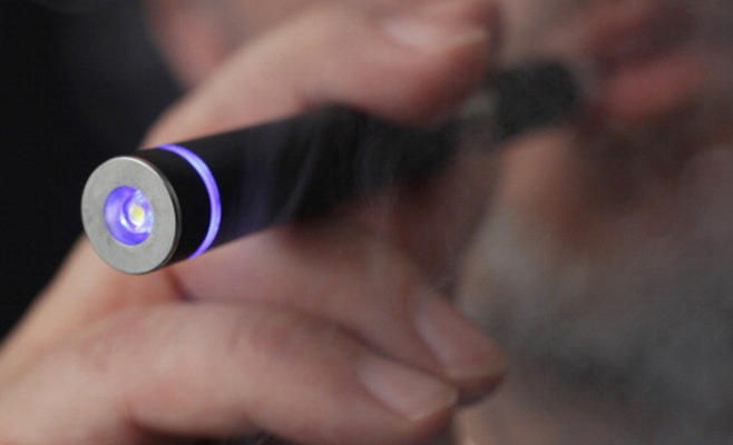 السجائر الإلكترونية تساعد على مكافحة السمنة