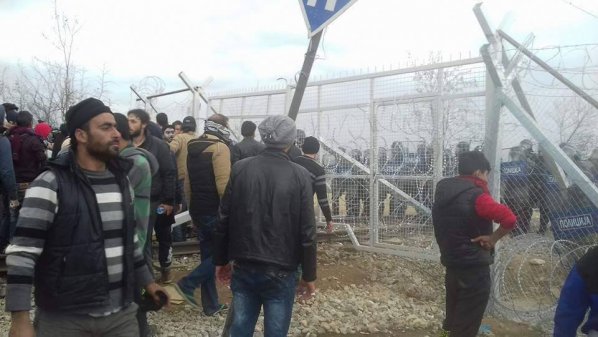 فلسطينيون عالقون على الحدود المقدونية يناشدون