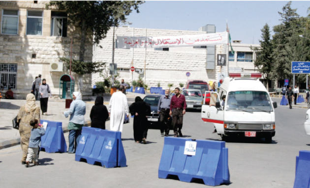 200 طبيب يتسربون من القطاع العام