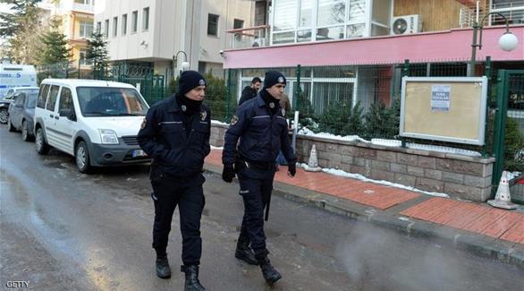 تركيا تعتقل 3 نشطاء بارزين مدافعين
