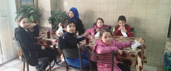 (هم إخوتنا).. مطاعم جزائرية تعلن مجانية