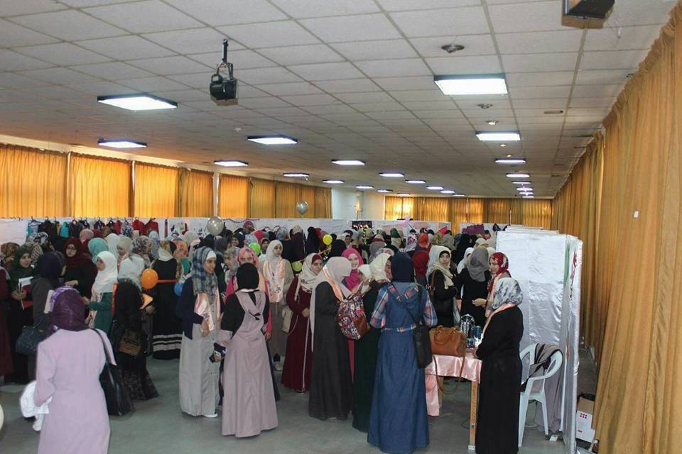101 طالبة يرتدين الجلباب و6 الحجاب