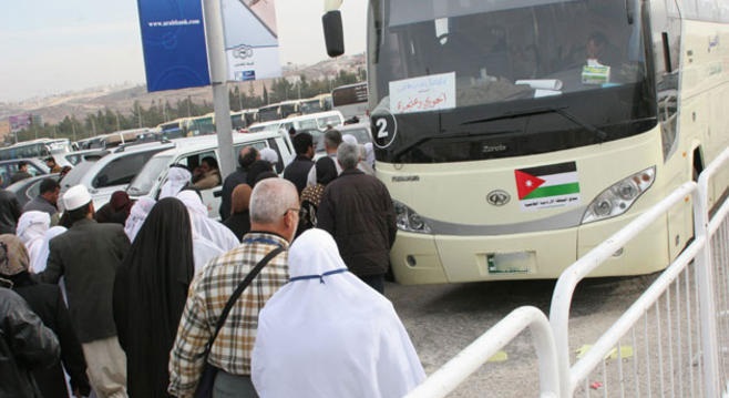 رفض منح تصاريح لـ 13 حافلة