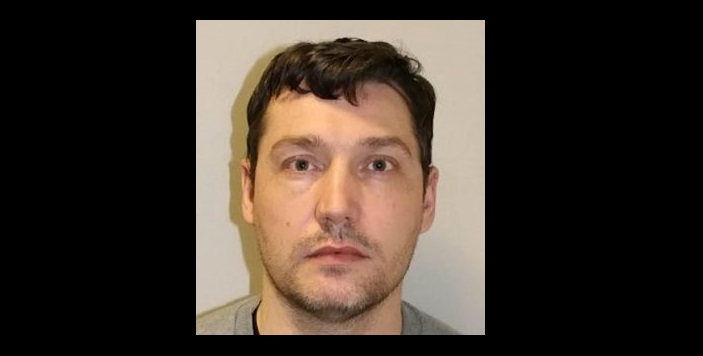 وثق جرائمه بالفيديو.. رجل يغتصب طفلة