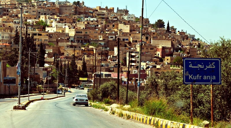 توزيع مساعدات عينية على أسر محتاجة