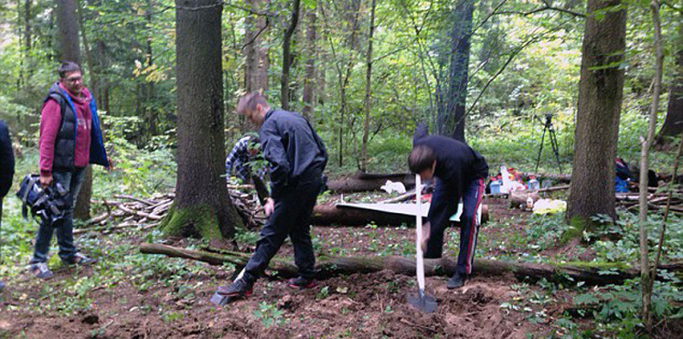 الدفن حيا.. أغرب طرق علاج الخوف