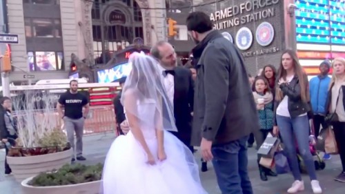 مليون مشاهدة .. زواج مسن في