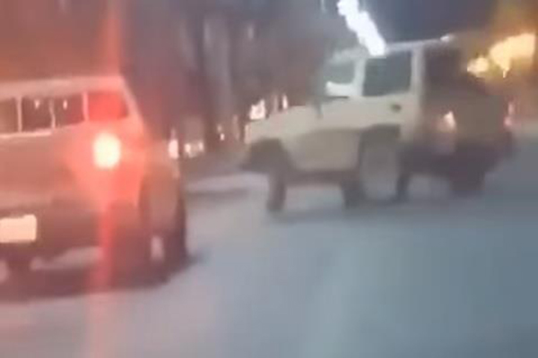 فيديو: انقلاب جيب ربع بعد فقدان