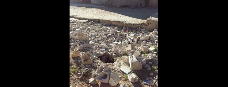 تهدد حياة الطلبة .. تهدم حفرة