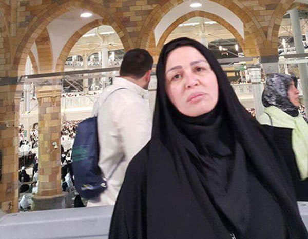إلهام شاهين تؤدي مناسك العمرة