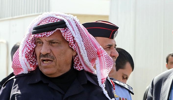 (حماد) يطمئن على وضع (أبو هلالة)