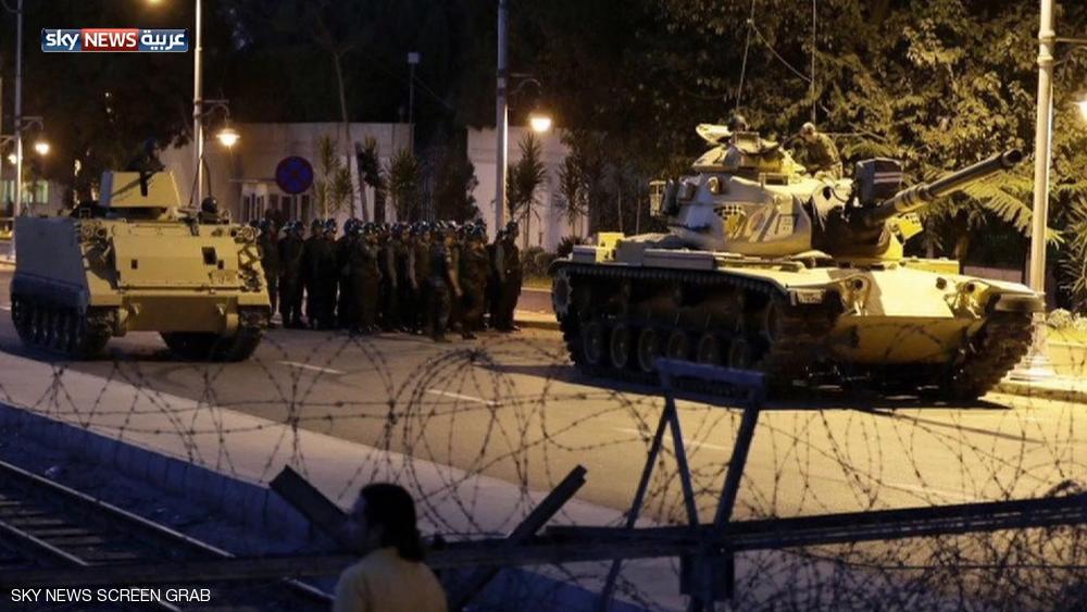 أردوغان يدعو الأتراك للنزول إلى الشوارع