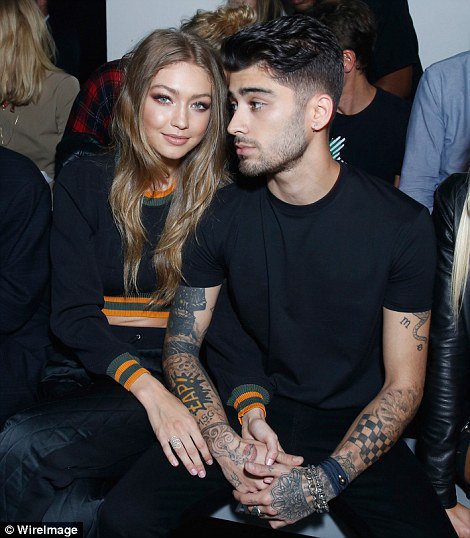 لقطات عاطفية بين جيجي حديد وزين