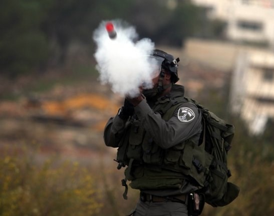 استشهاد رضيع فلسطيني اختناقا بالغاز في