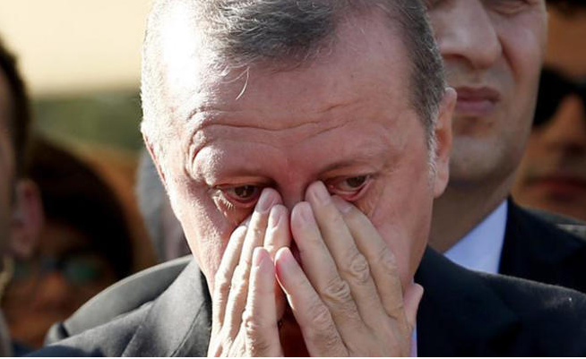 أردوغان يذرف الدموع خلال دفن احدى