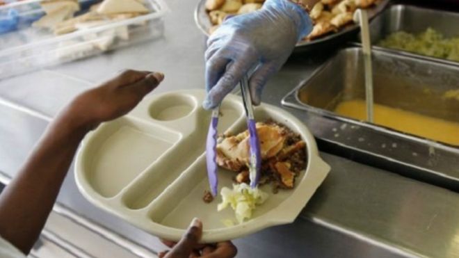 فرنسا: السياسة على مائدة وجبات المدارس