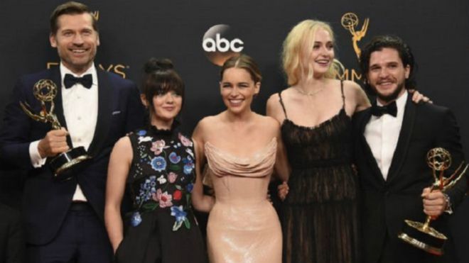 لعبة العروش يفوز بعدد قياسي من