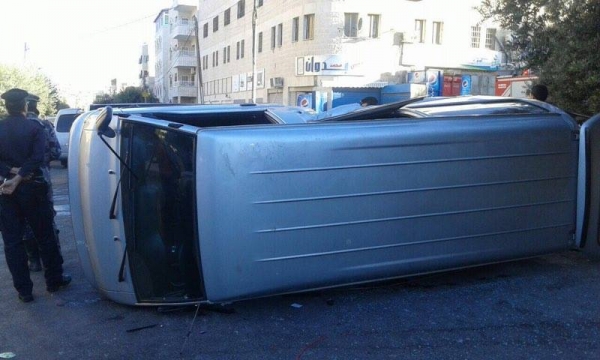 اصابة 6 طلاب بانقلاب باص في