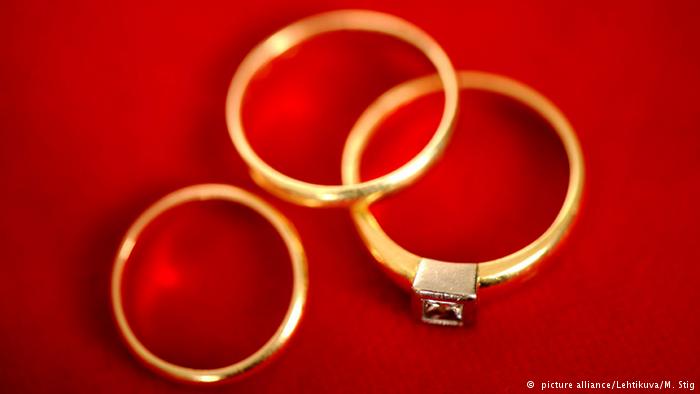 خاتم زواج قديم يكشف لغزا من
