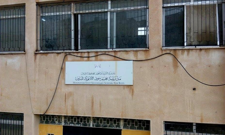 مجهولون يعتدون على سيارات معلمي مدرسة