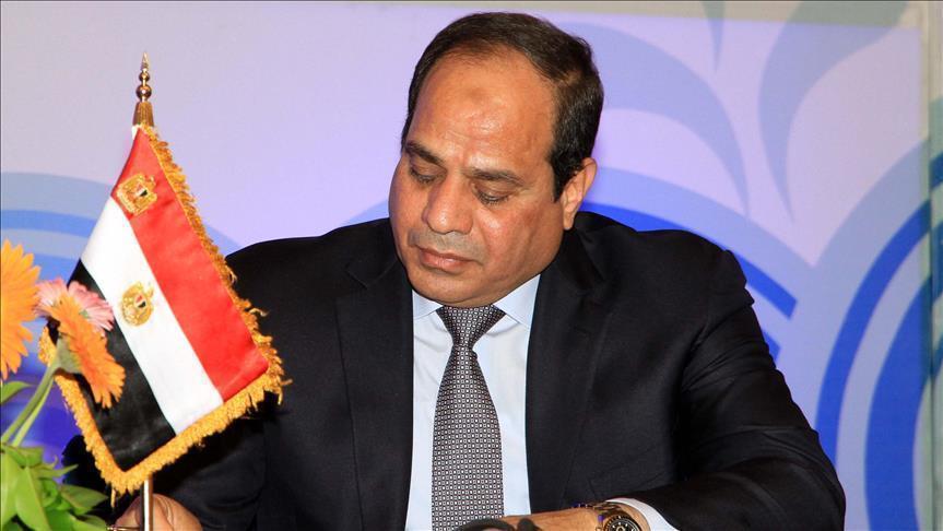 الرئيس المصري يحيل 17 مسؤولا بالمخابرات