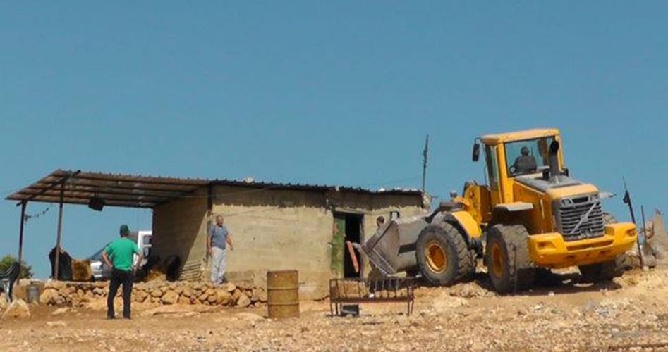 الاحتلال يشرع بهدم بركسات ومنازل بخربة