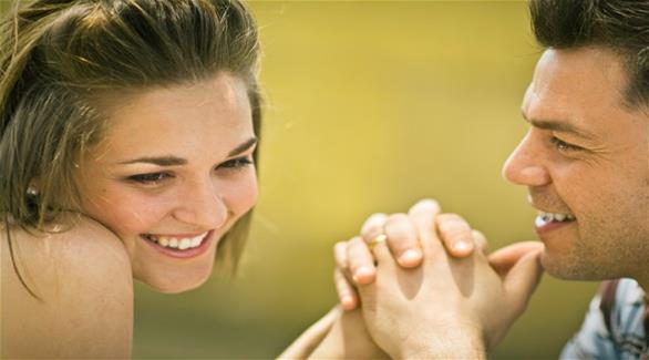 5 وسائل لتجعل زوجتك تشعر بأنها