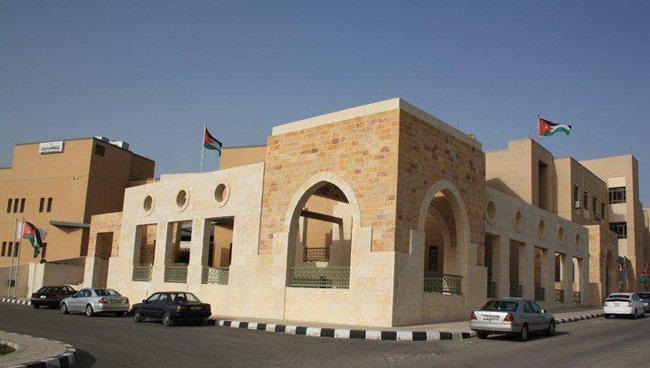 (الغذاء والدواء) بالزرقاء يوجه 993 إنذارا