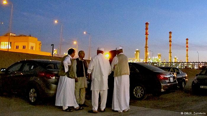 (داعشيون) يشتبكون مع قوات تحرس ميناء
