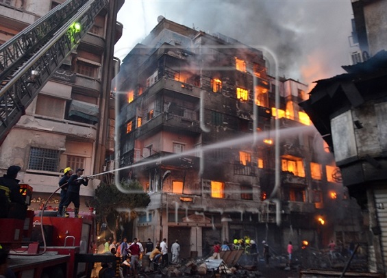 بالفيديو: 45 مصابا بحريق في فندق