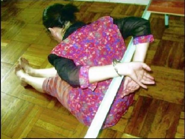 ساعدت صديقتها على الهروب مع رجل