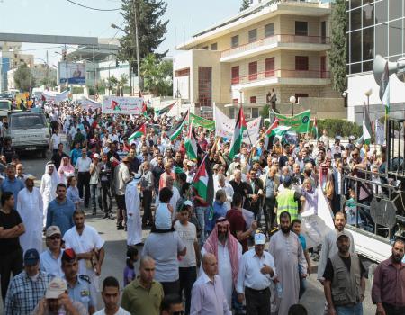 مسيرة في الزرقاء نصرة للاهل في