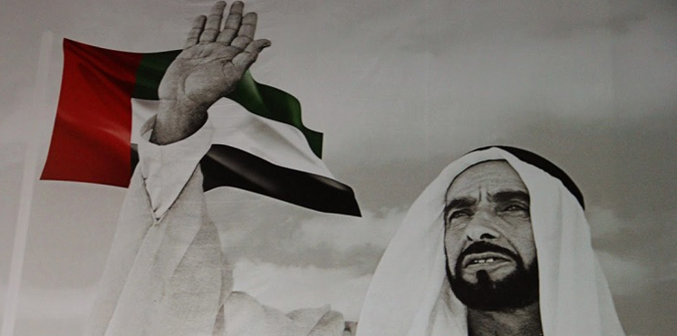 فيديو نادر لعراك الشيخ زايد ورفاقه