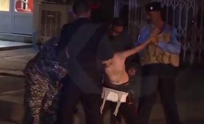 بالفيديو: نزع حزام ناسف عن طفل