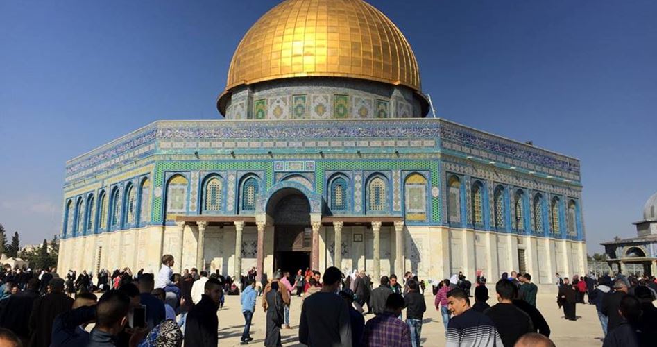 50 ألف مصل أدوا صلاة الجمعة