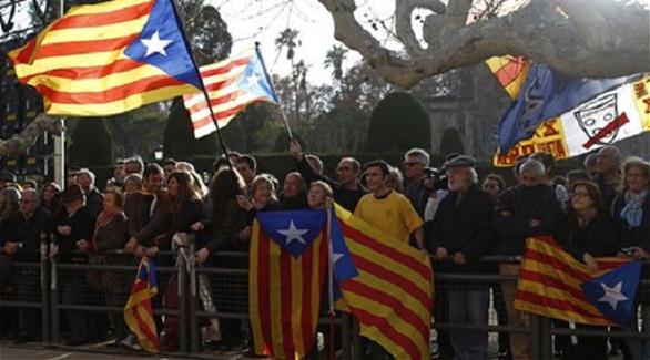 جماهير برشلونة تشعل نهائي الكأس سياسيا