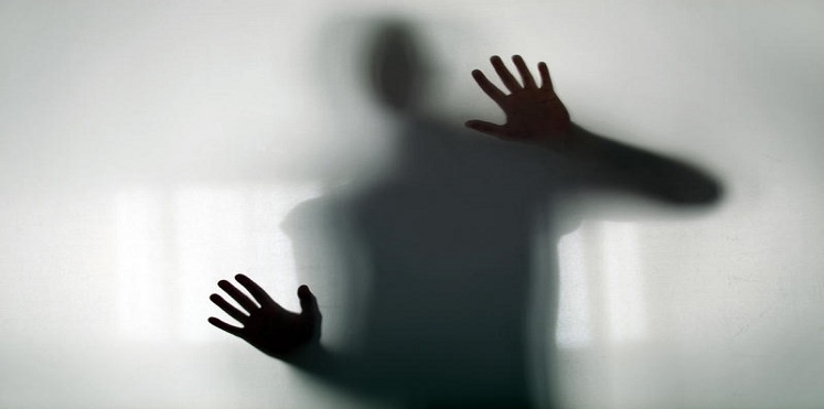 امرأة تدعي تلقيها رسالة صوتية من