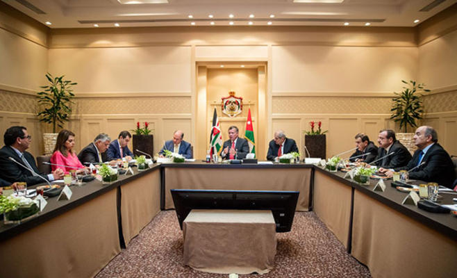 الملك مرتاح لمستوى التعاون بين الحكومة