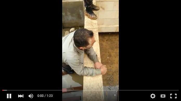 فيديو مؤلم لمواطن مصري يبكي اطفاله