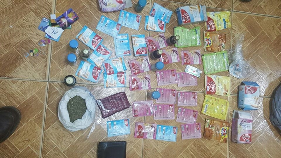 القبض على مروجي مخدرات بمداهمات أمنية