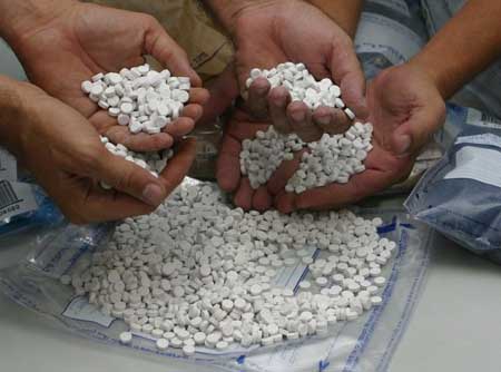الجمارك تضبط 450ر1 مليون حبة مخدرة