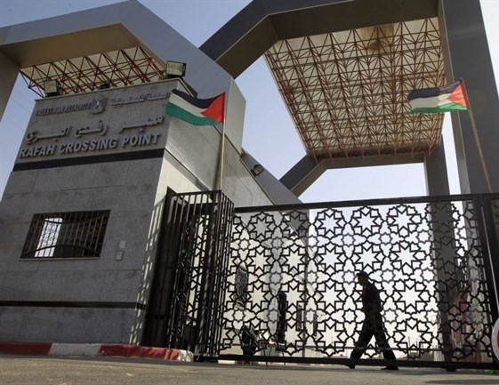 السلطات المصرية تواصل فتح معبر رفح