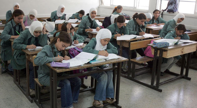 تباين الآراء حول قرار التربية بعدم