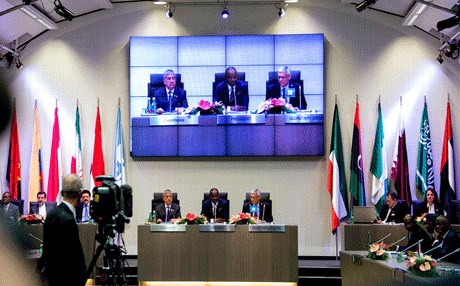 هبوط في أسعار النفط بعد موافقة