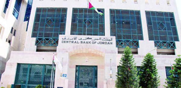 رئيس وأعضاء اللجنة المالية النيابية يزورون