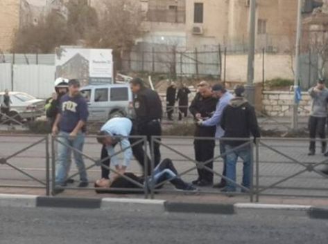 إصابة فلسطيني برصاص الاحتلال بدعوى طعنه
