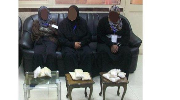 عائلة معتمرة تحاول تهريب 112 ألف