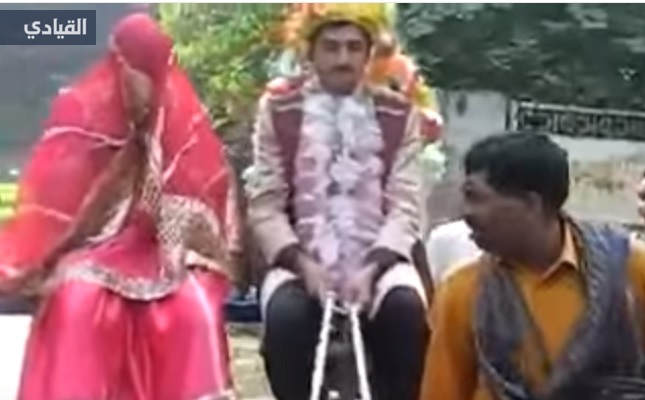 فيديو طريف لعريس يفر من عروسه
