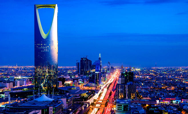 السعودية تخفض رواتب الوزراء وأعضاء مجلس