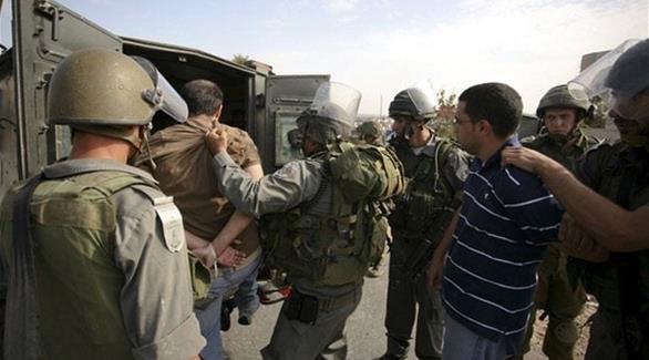 القوات الإسرائيلية تعتقل (10) فلسطينيين من